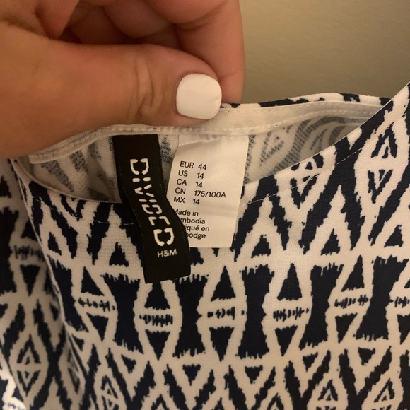 H&M Aztec print dress ⭐️ - Picture 4 of 9